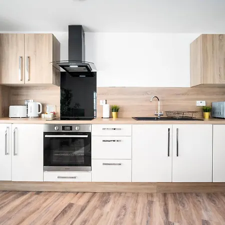 Centre - Jq - Free Wifi & Netflix - Rated - 3cs